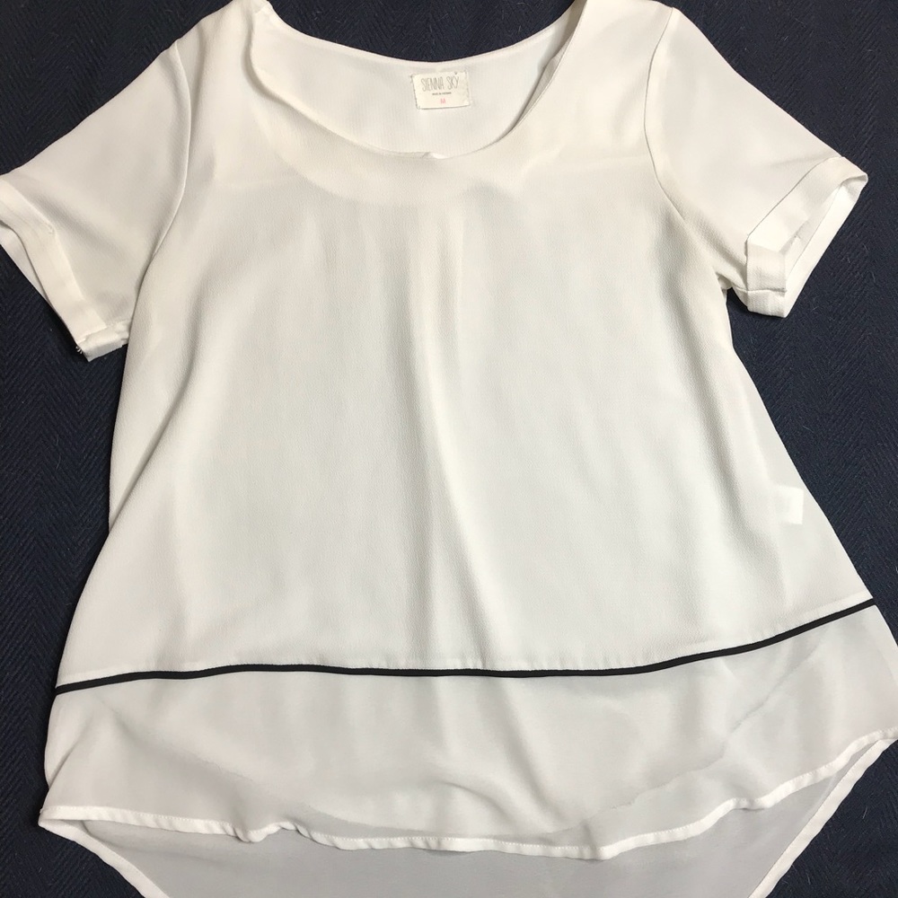 CREAM/WHITE SHIRT WITH BLACK STRIPE DETAIL